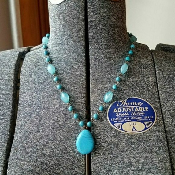 Relisted-Turquoise blue and gold tone necklace - Picture 3 of 7